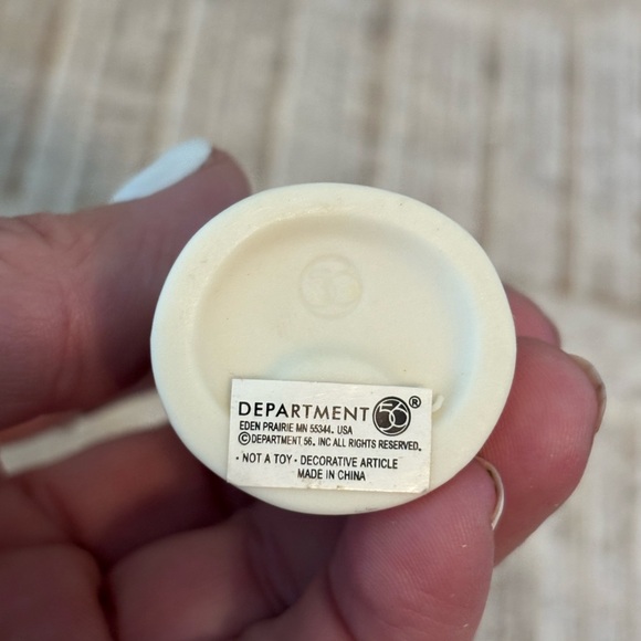 Department 56 I Love Mom Figurine - Cream and White - Picture 6 of 10